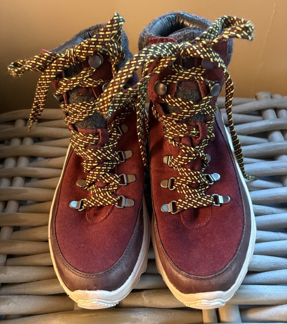 SOREL Womens Sz 8.5 Kinetic Breakthru Conquest Waterproof Sneaker Boots Burgundy